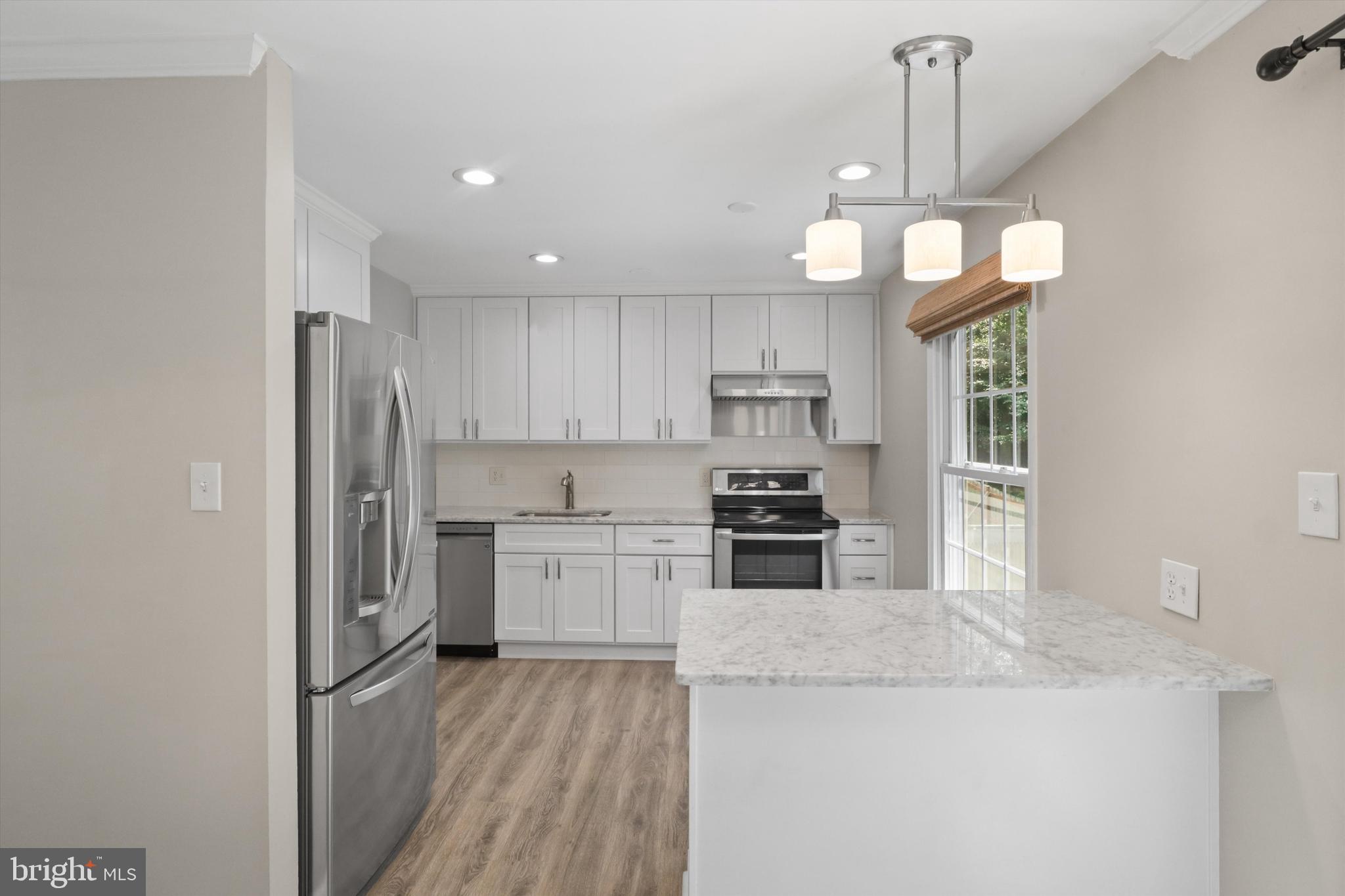 8583 Tyrolean Way Springfield, VA 22153 - Photo 2 of 27 Updated kitchen and bathrooms!