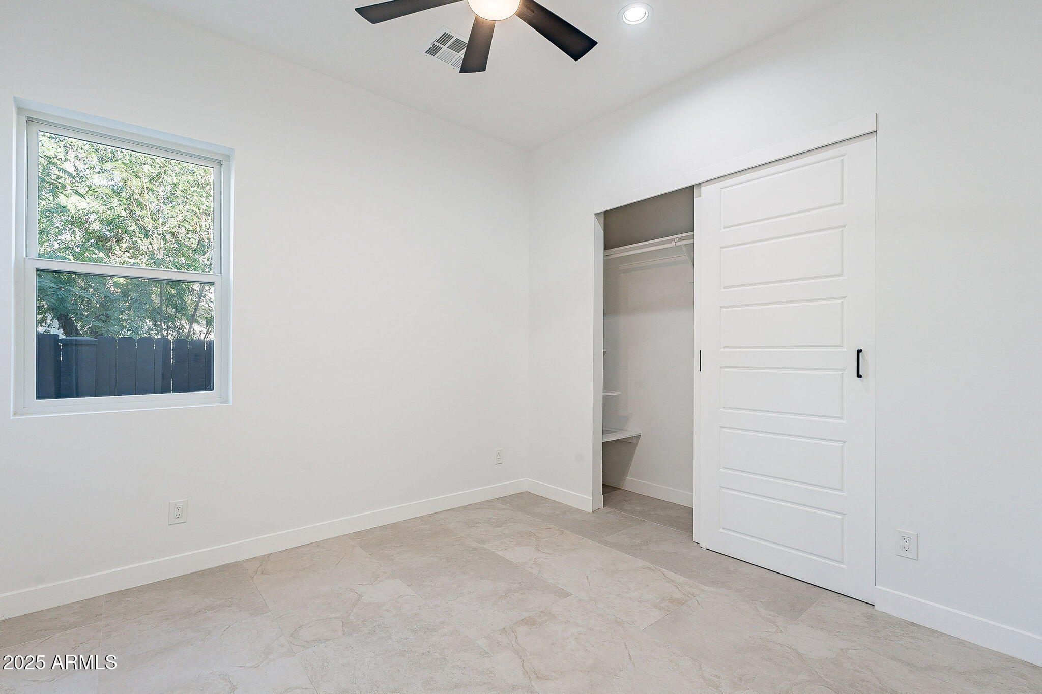 707 East Ocotillo Road Phoenix, AZ 85014 - Photo 38 of 59 an empty room with a ceiling fan and window