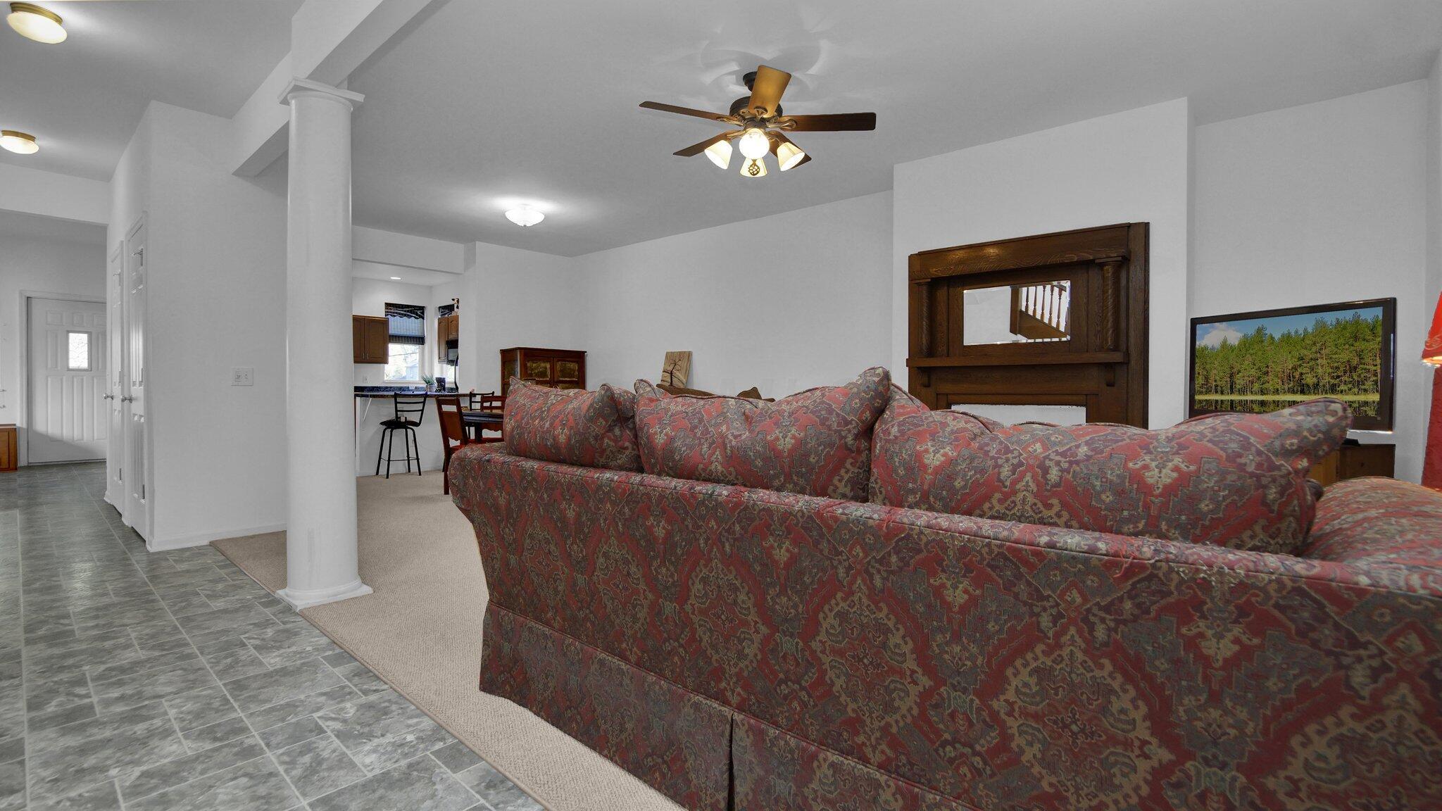 88 Reeb Avenue Columbus, OH 43207 - Photo 5 of 31 Living Room