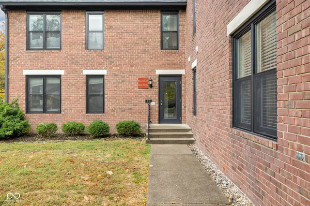 $295,000 | 802 North Park Avenue, Indianapolis, IN 46202