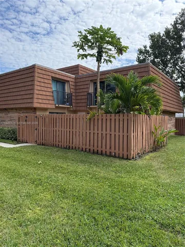 $2,750 | 2563 Lakeview Court, Cooper City, FL 33026