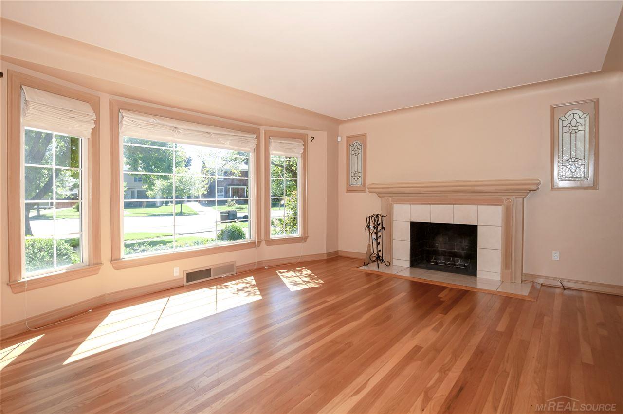 456 Roland Road Grosse Pointe, MI 48236 - Photo 5 of 37 50022917-4.JPG