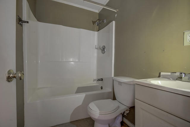 4879 Coach Road Hollywood, SC 29449 - Photo 14 of 19 Full Bathroom