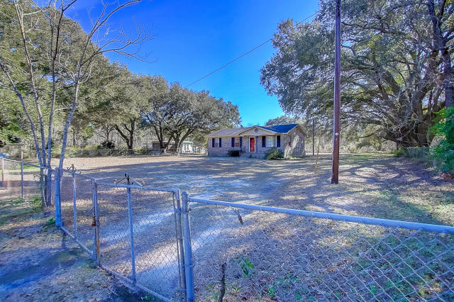 4879 Coach Road Hollywood, SC 29449 - Photo 3 of 19 Fully Fenced!