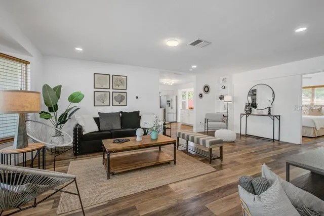 $3,200 | 2121 Greenbriar Boulevard, Clearwater, FL 33763