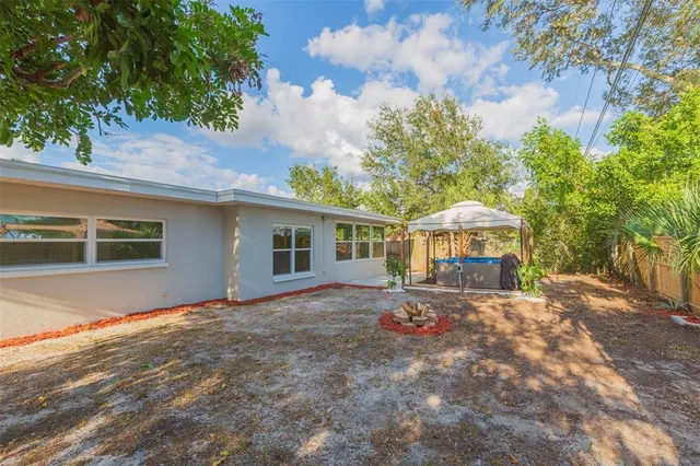 $3,200 | 2121 Greenbriar Boulevard, Clearwater, FL 33763