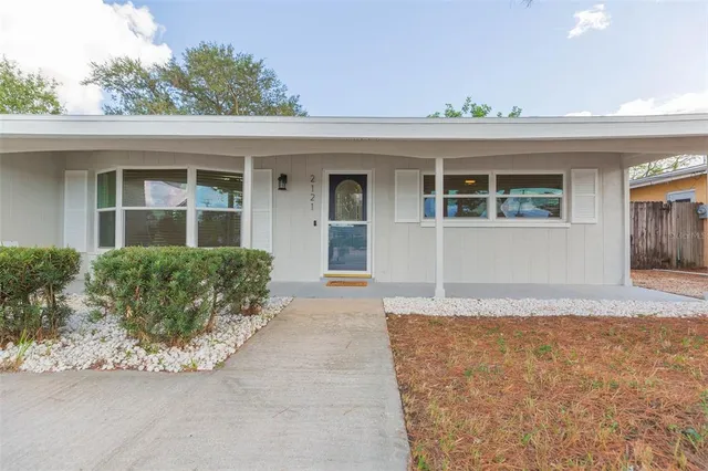 $3,200 | 2121 Greenbriar Boulevard, Clearwater, FL 33763