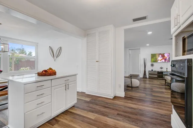 $3,200 | 2121 Greenbriar Boulevard, Clearwater, FL 33763