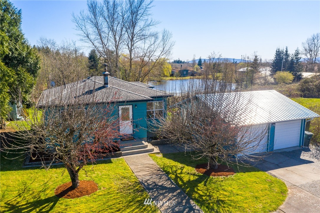 371 East Smith Road Bellingham, WA 98226 - Photo 1 of 34