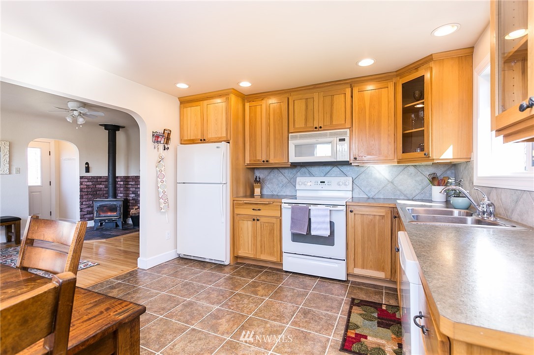371 East Smith Road Bellingham, WA 98226 - Photo 9 of 34