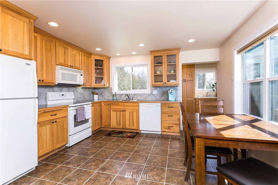 371 East Smith Road Bellingham, WA 98226 - Photo 10 of 34