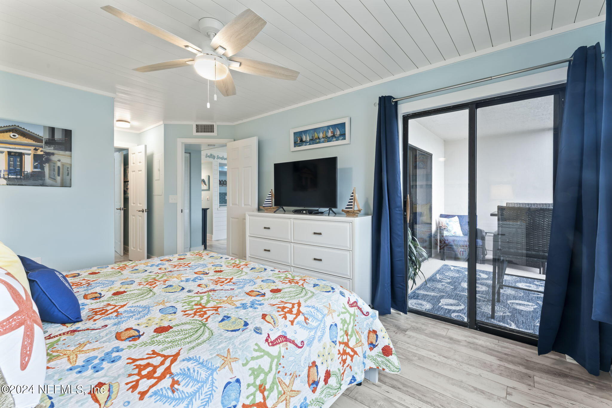 4250 Florida A1A, Unit M35 St. Augustine, FL 32080 - Photo 20 of 57 a bedroom with a bed and a flat screen tv