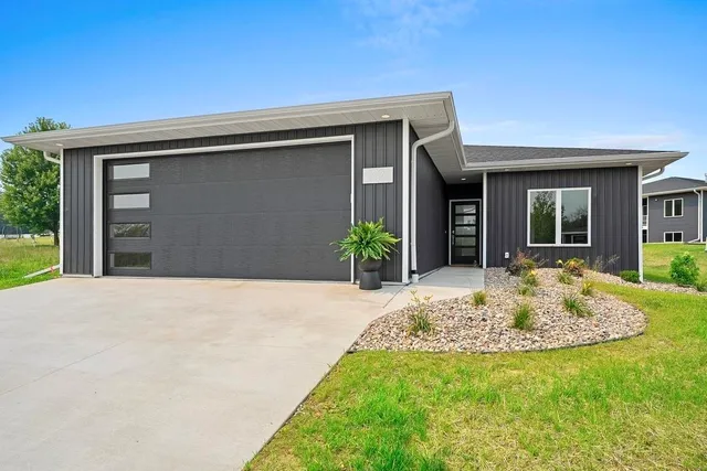 $475,000 | 4001 Antwerp Avenue, Howard, WI 54313