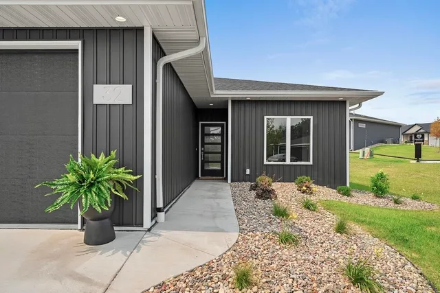 $475,000 | 4001 Antwerp Avenue, Howard, WI 54313