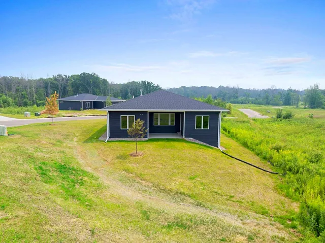 $475,000 | 4001 Antwerp Avenue, Howard, WI 54313