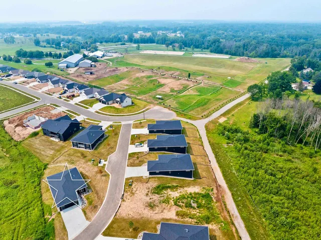 $475,000 | 4001 Antwerp Avenue, Howard, WI 54313