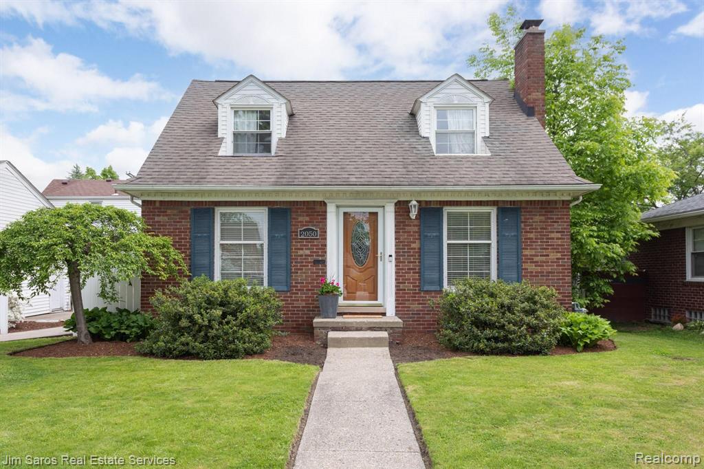 2050 Kenmore Drive Grosse Pointe Woods, MI 48236 - Photo 1 of 22