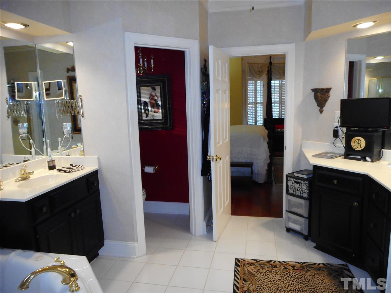 3908 Hemsbury Way Raleigh, NC 27612 - Photo 13 of 25
