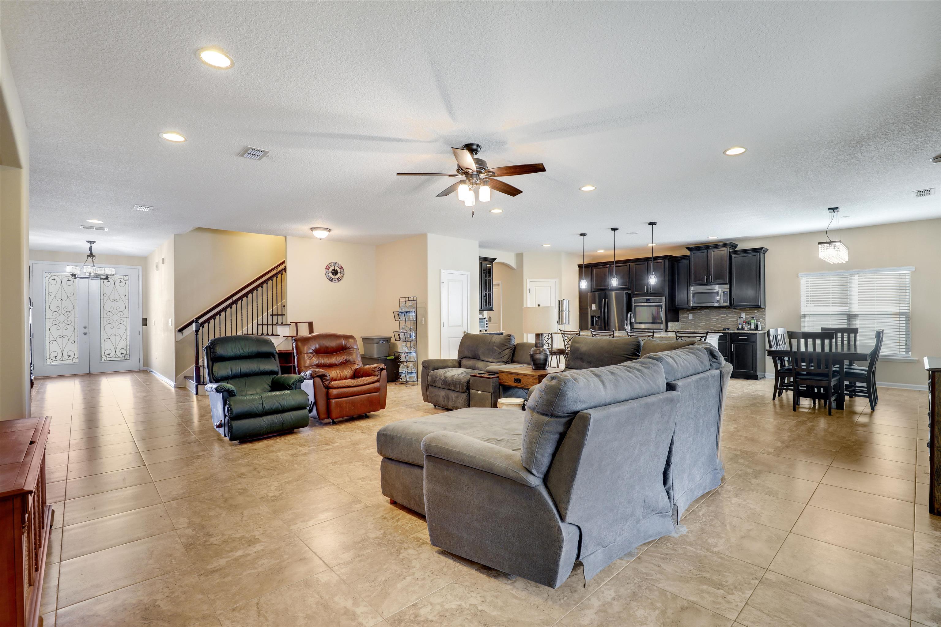 200 Ellsworth Circle St. Johns, FL 32259 - Photo 4 of 58 a living room with furniture and kitchen view