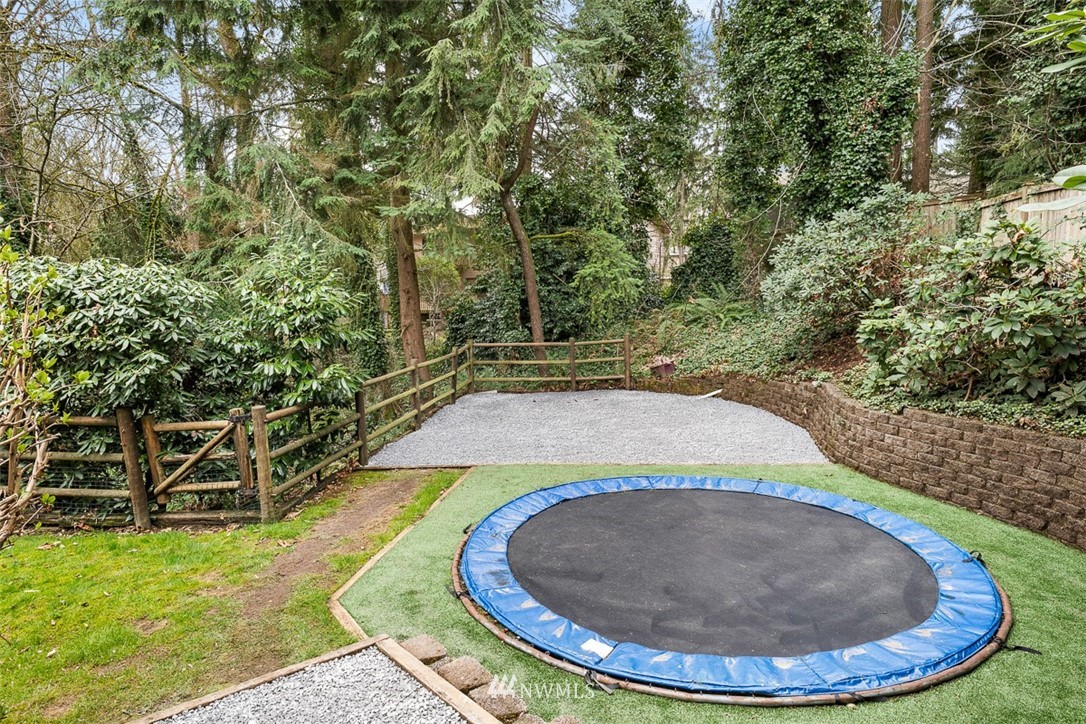 10513 Northeast 152nd Street Bothell, WA 98011 - Photo 33 of 39 Gallery Image 33