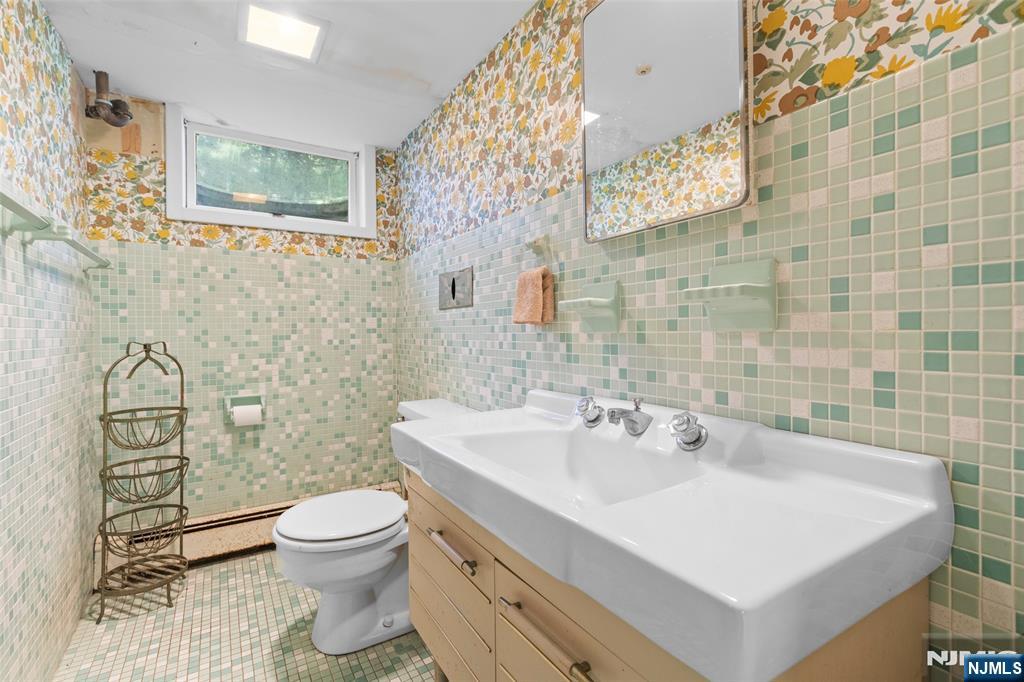 223 Terrace Road Franklin Lakes, NJ 07417 - Photo 27 of 35 a bathroom with a sink toilet and shower