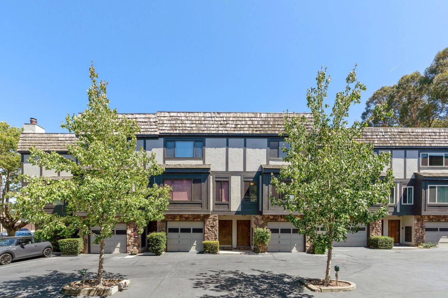 33 Park Road, Unit 13 Burlingame, CA 94010 - Photo 3 of 43 a front view of a building