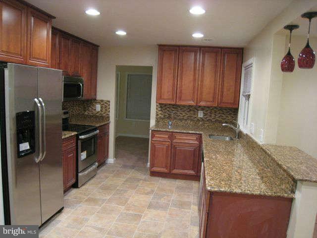 8 Oak Shade Road Sterling, VA 20164 - Photo 5 of 27 Kitchen