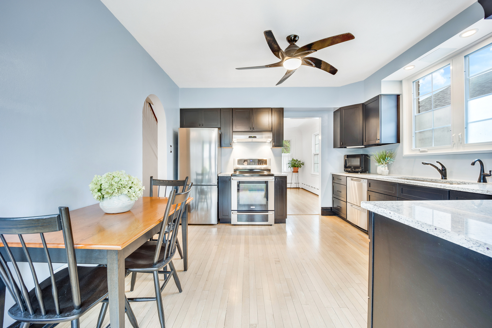 408 Shenstone Road Riverside, IL 60546 - Photo 17 of 38