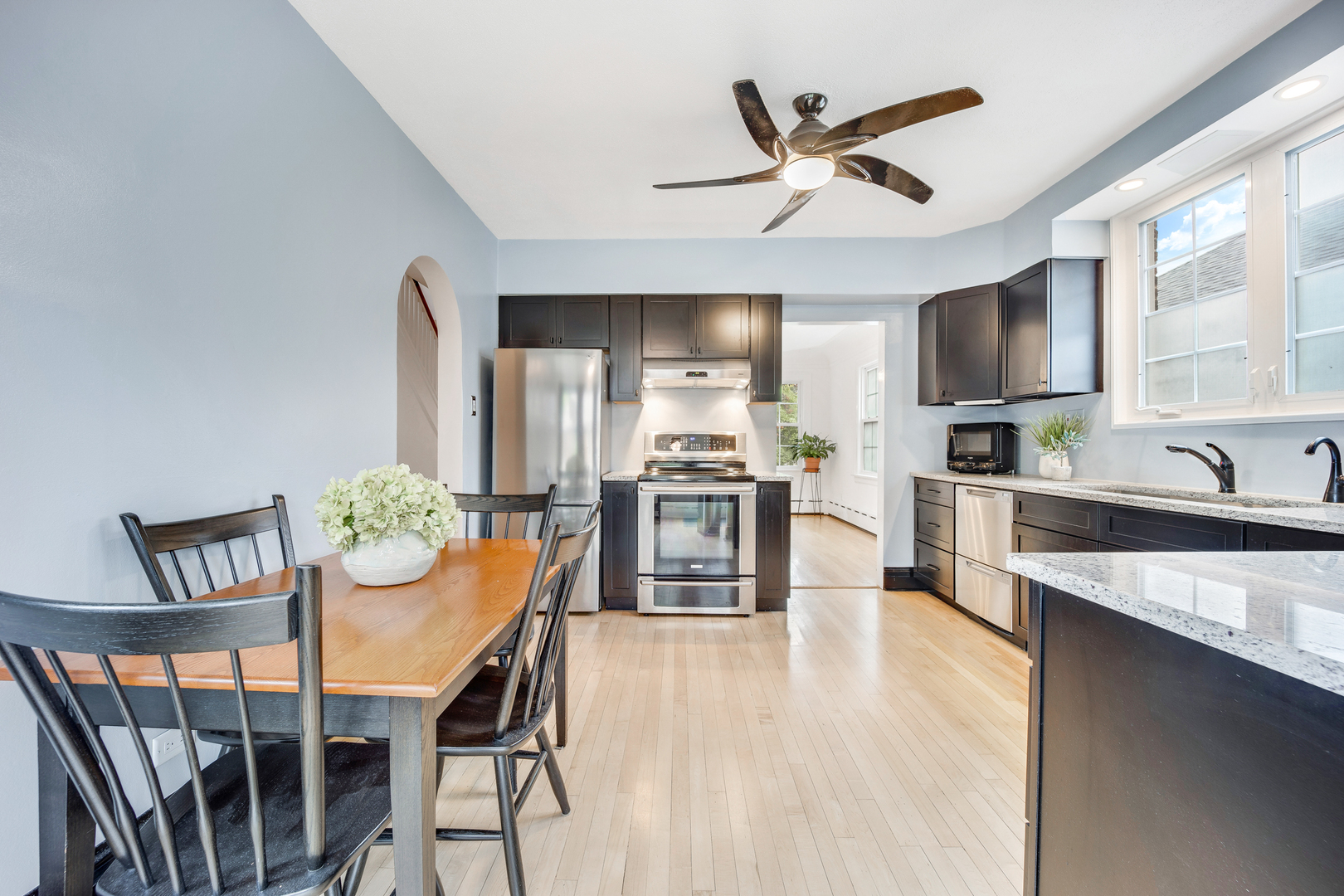 408 Shenstone Road Riverside, IL 60546 - Photo 19 of 38