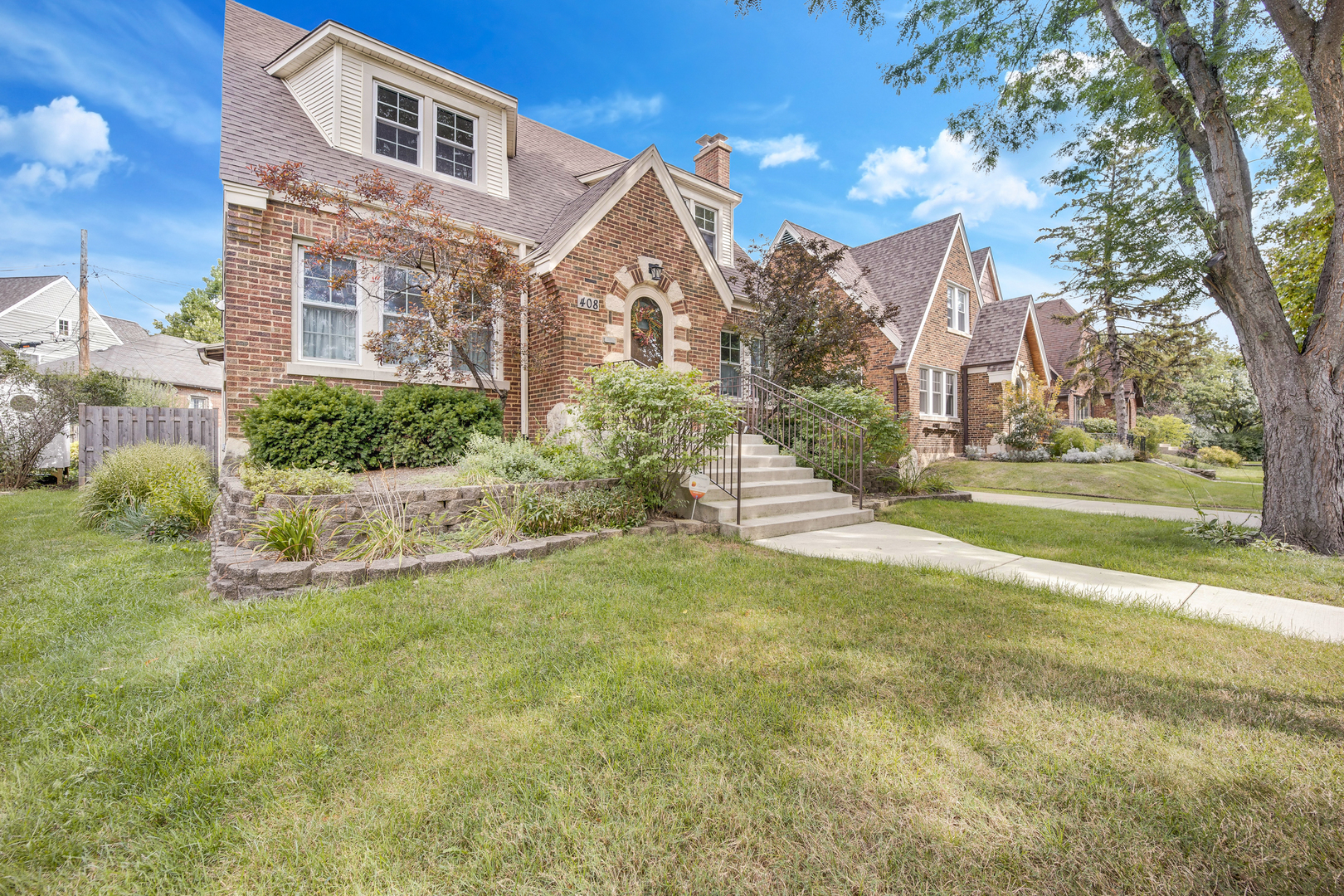 408 Shenstone Road Riverside, IL 60546 - Photo 2 of 38