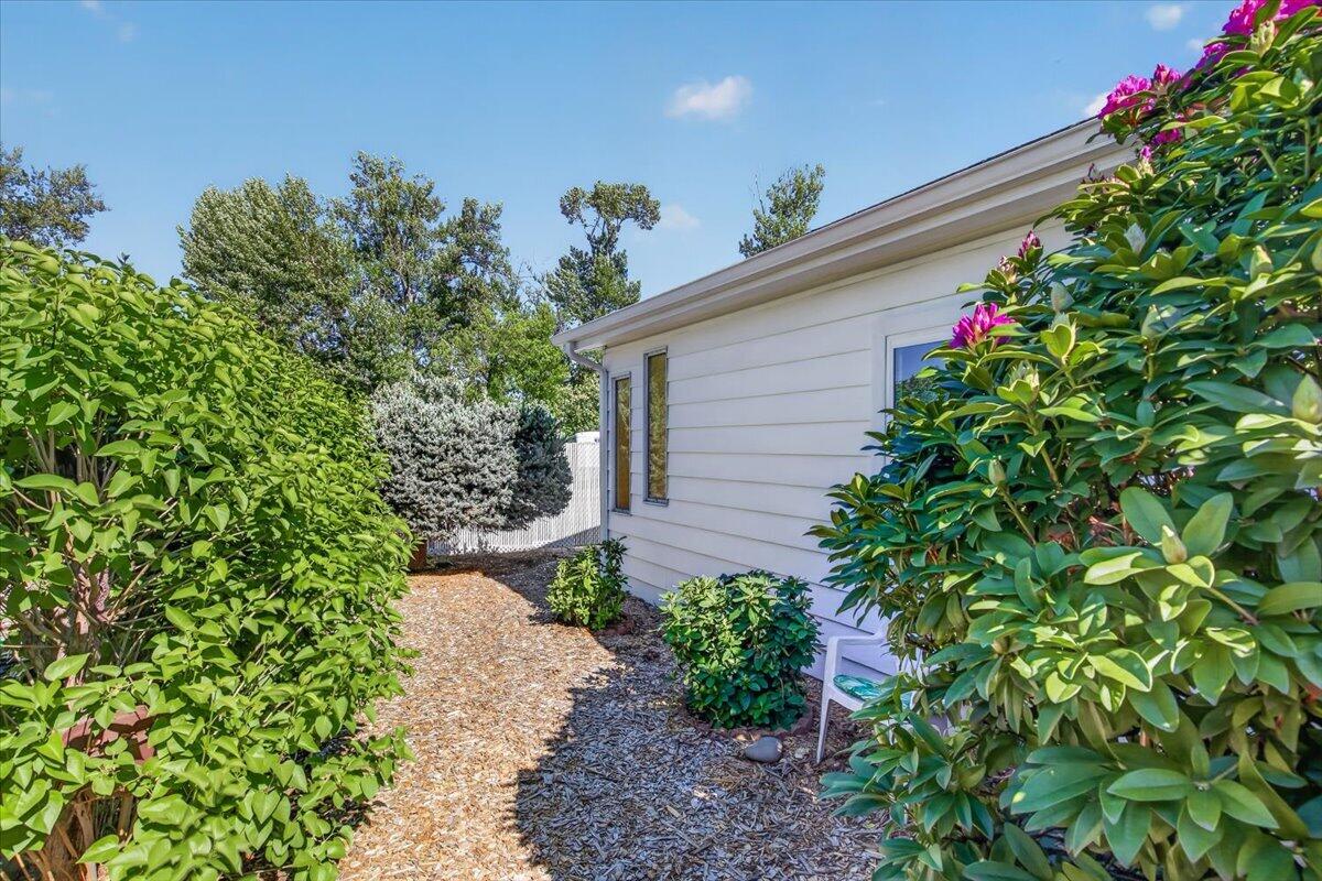 2252 Table Rock Road, Unit SPC 206 Medford, OR 97501 - Photo 20 of 33