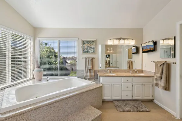 $1,050,000 | 1422 Roman Drive, Rohnert Park, CA 94928