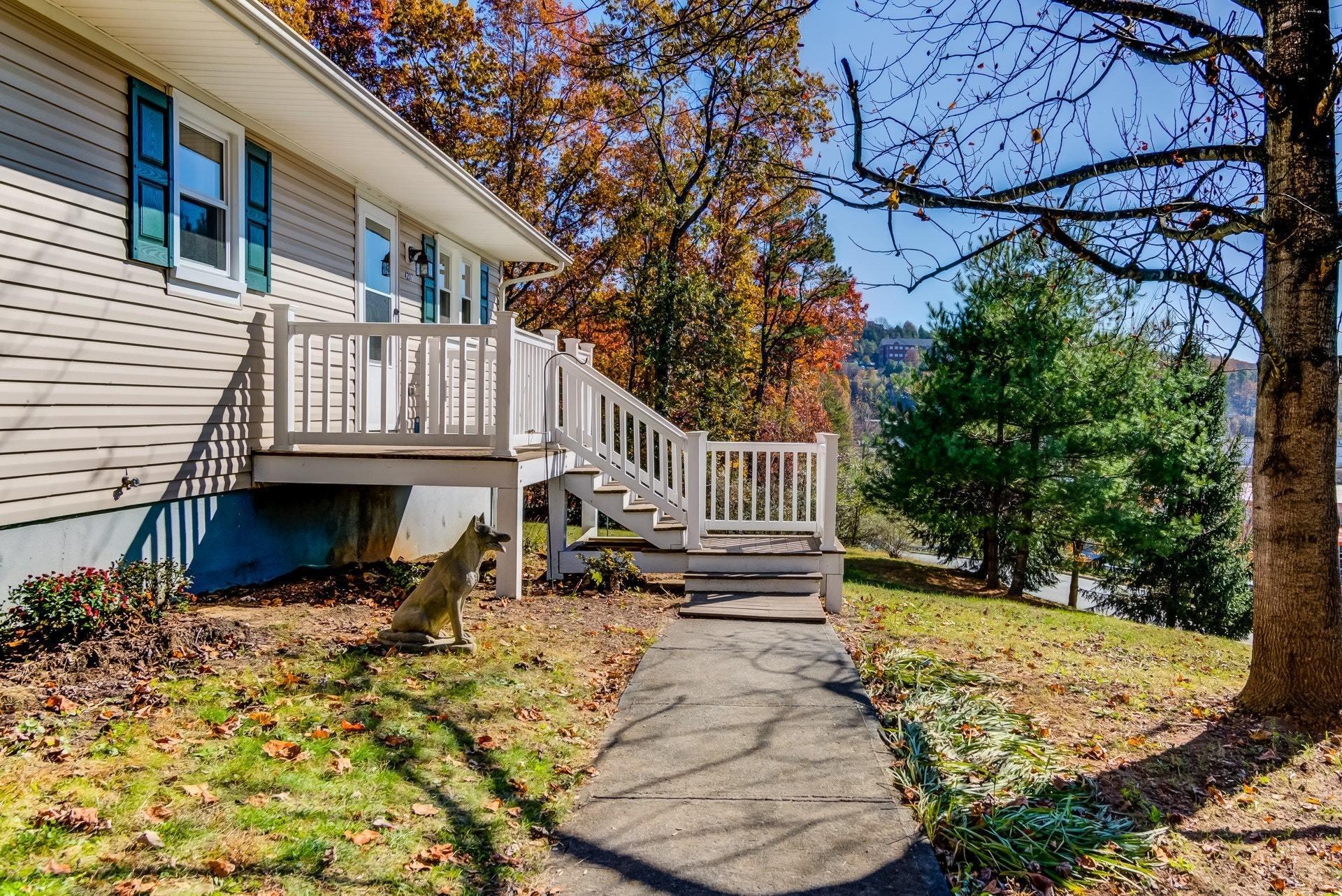 4207 Griffin Road Southwest Roanoke, VA 24014 - Photo 3 of 36 003-332770-12-4207 Griffin RD SW-5-20_8
