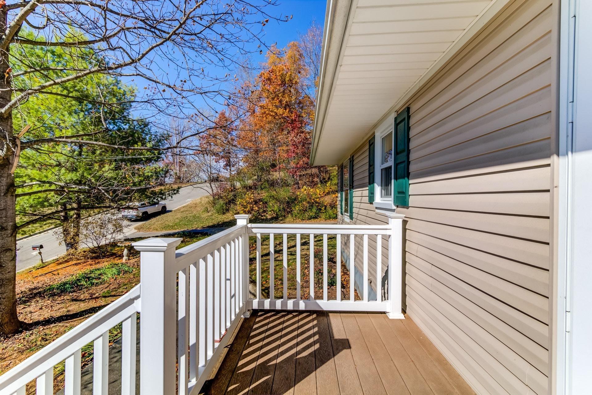 4207 Griffin Road Southwest Roanoke, VA 24014 - Photo 4 of 36 004-332770-13-4207 Griffin RD SW-5-18-E