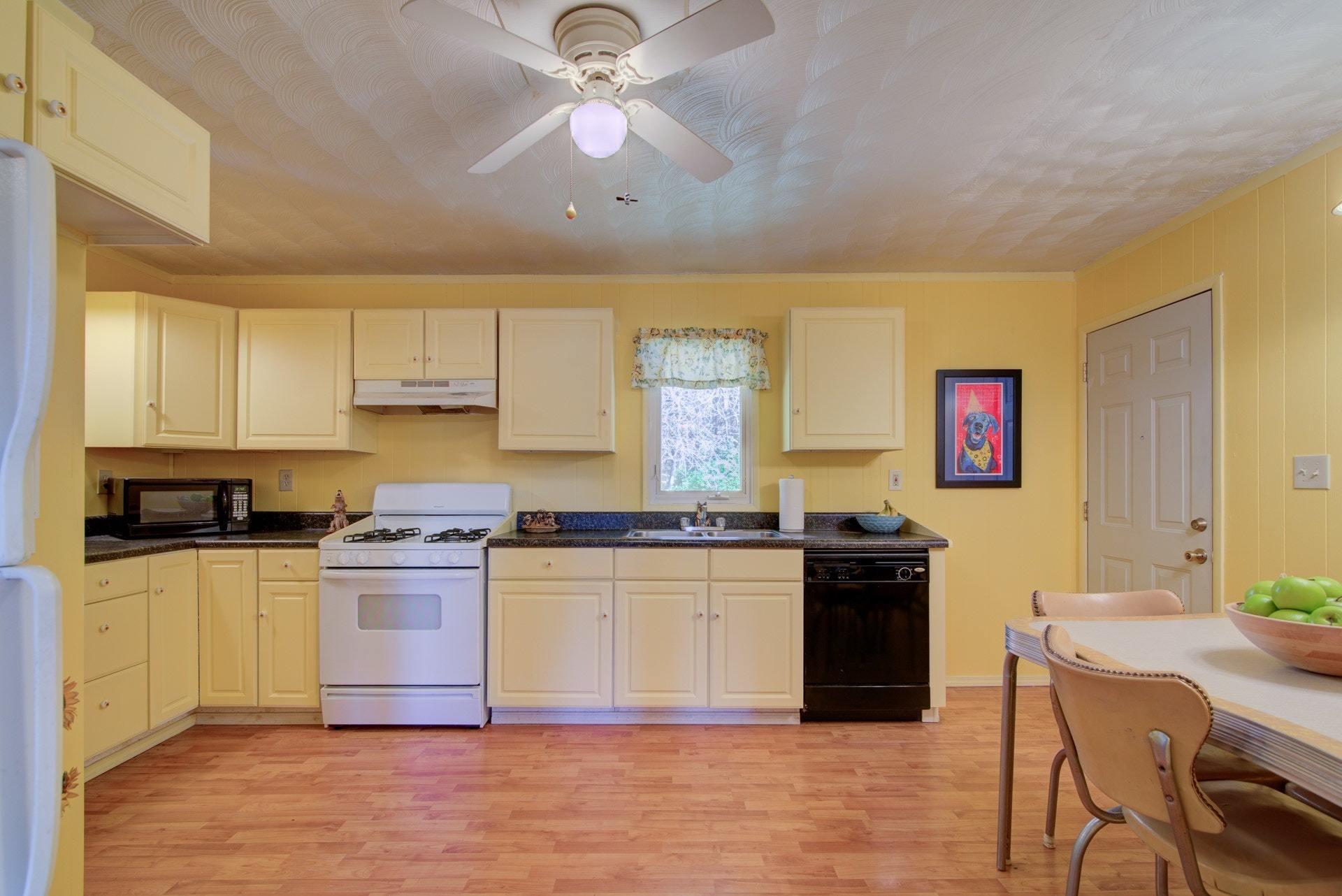 4207 Griffin Road Southwest Roanoke, VA 24014 - Photo 10 of 36 008-332770-17-4207 Griffin RD SW-70_840