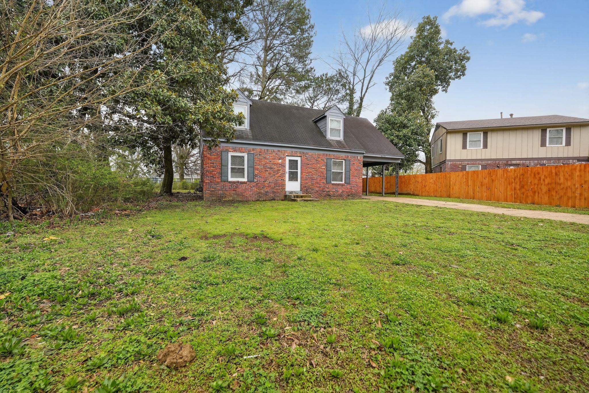 4646 Applegate Road Memphis, TN 38109 - Photo 2 of 37