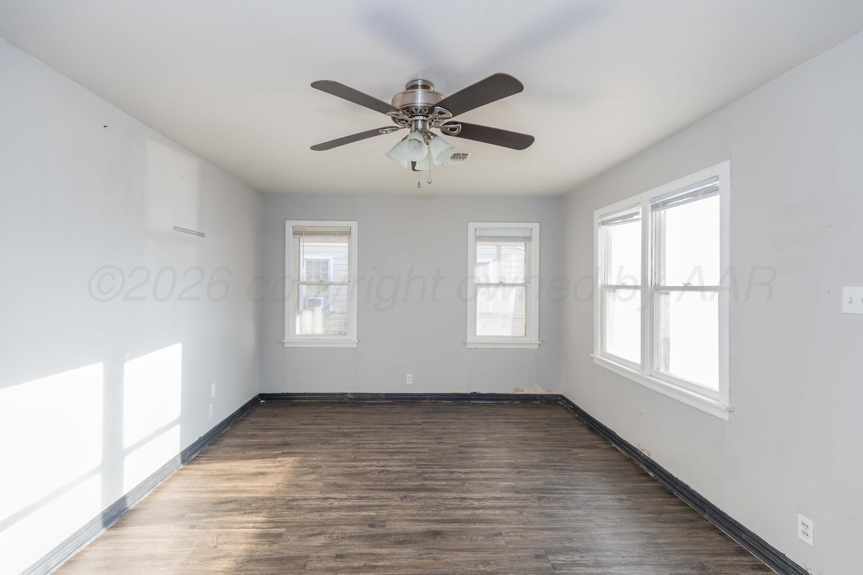 4110 South Lipscomb Street Amarillo, TX 79110 - Photo 5 of 36 LIVING ROOM VIEW 2