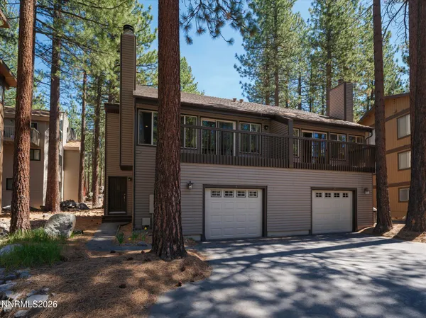 a view of a house with backyard and trees