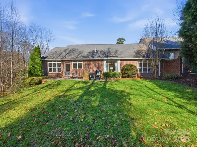 $549,900 | 169 42nd Ave Drive Northwest, Hickory, NC 28601