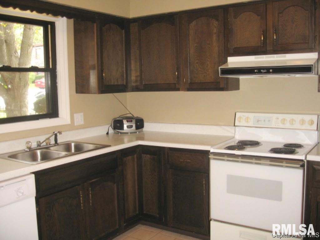 1921 Jeanette Lane, Unit 1 Springfield, IL 62702 - Photo 5 of 14 Gallery Image 5