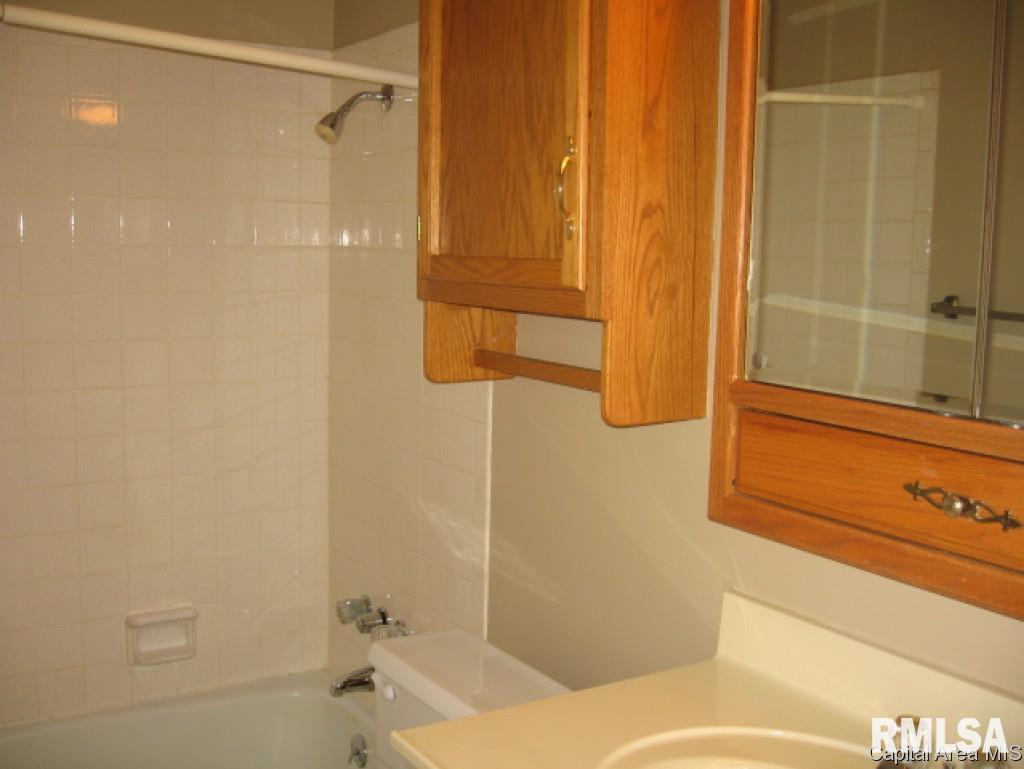 1921 Jeanette Lane, Unit 1 Springfield, IL 62702 - Photo 9 of 14 Gallery Image 9