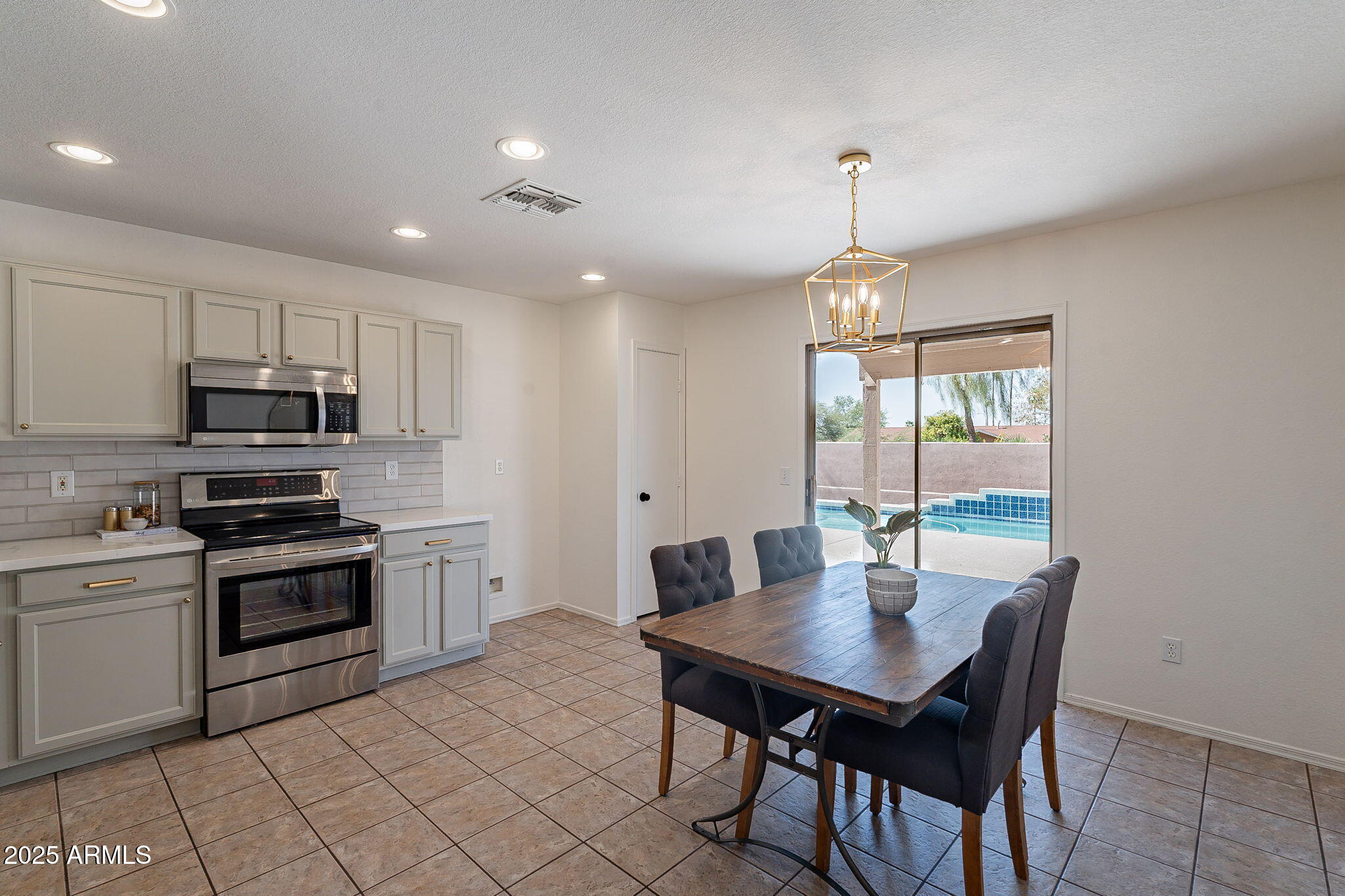1106 East Pedro Road Phoenix, AZ 85042 - Photo 10 of 35 Dining Area