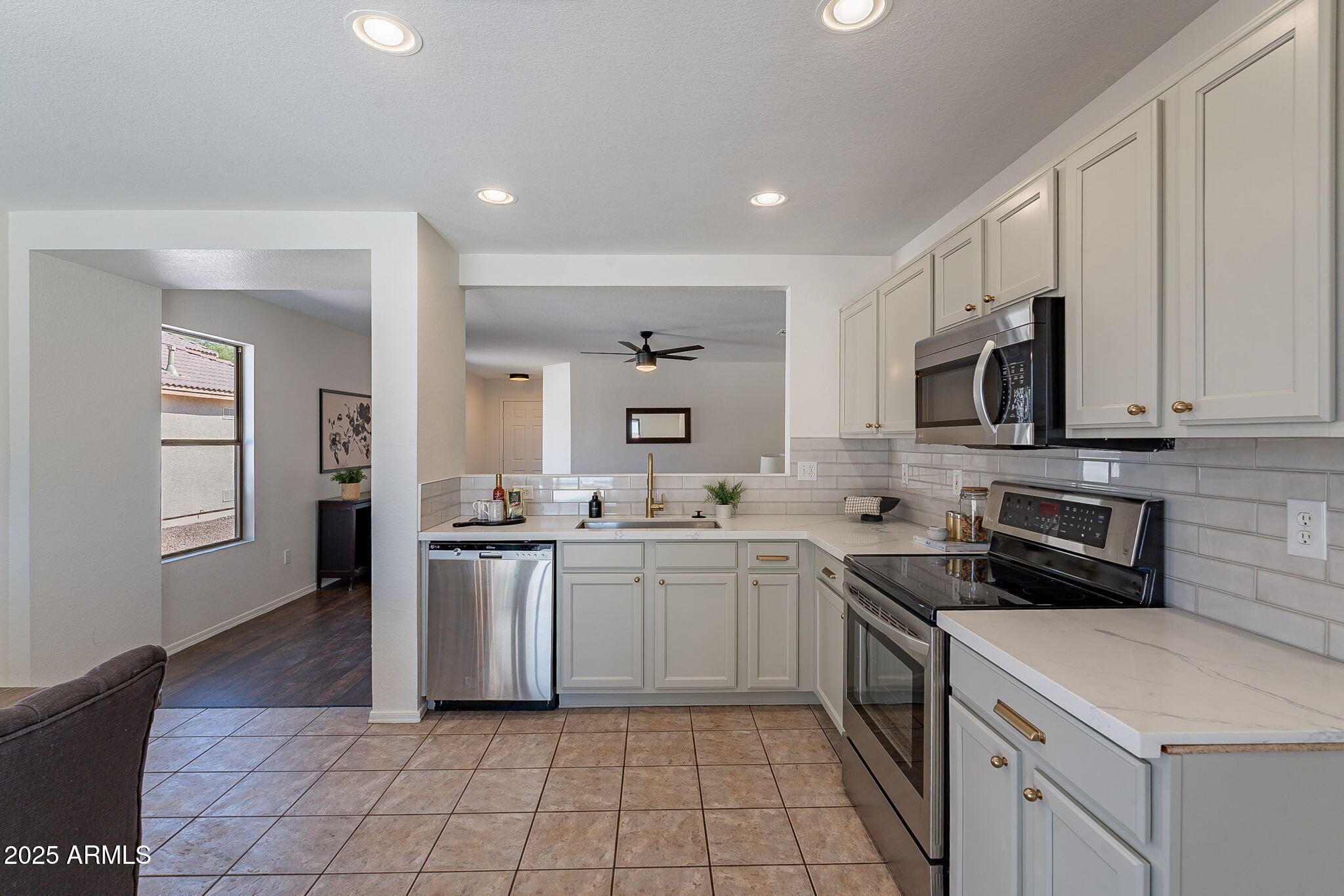 1106 East Pedro Road Phoenix, AZ 85042 - Photo 13 of 35 Kitchen