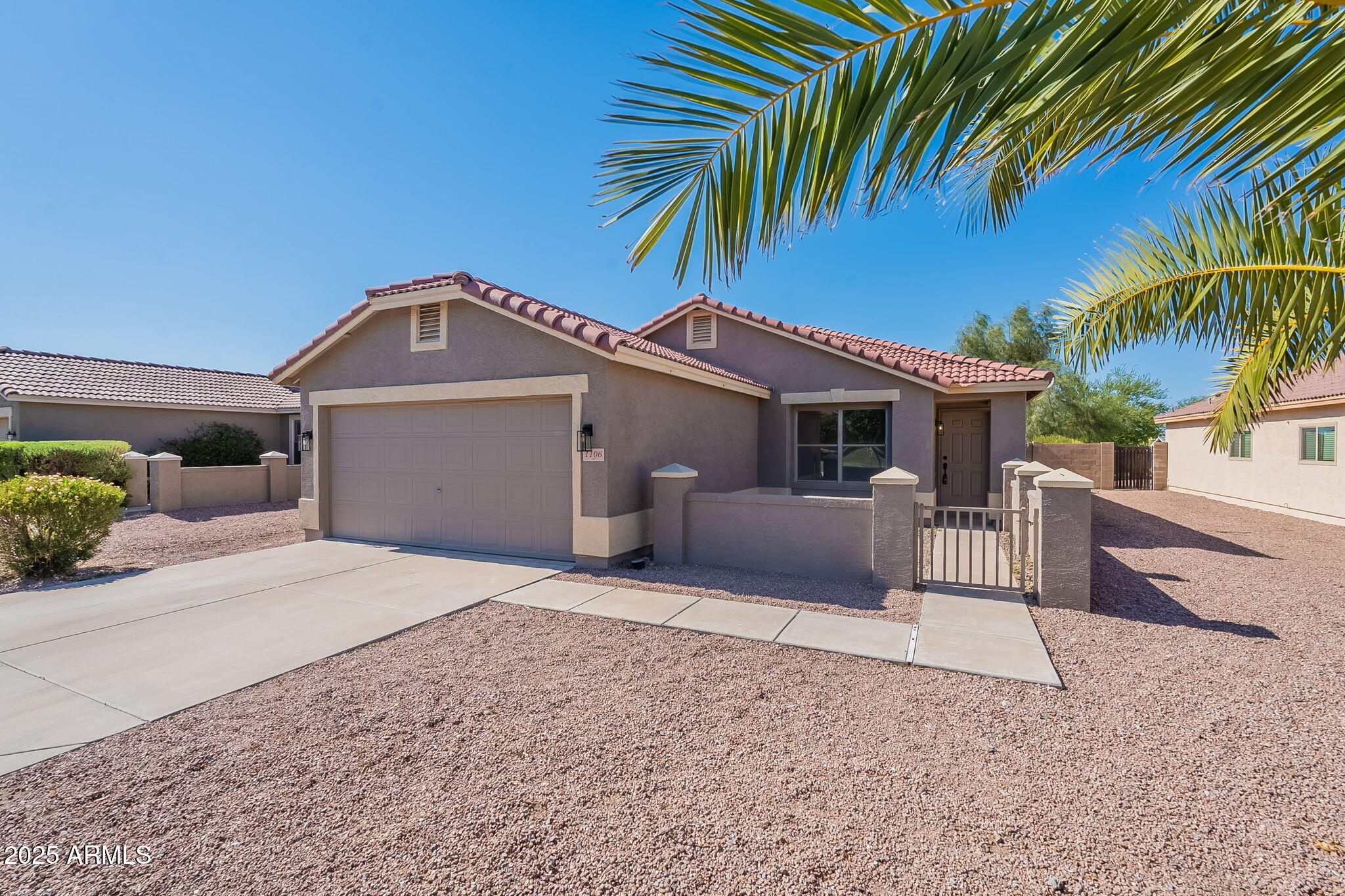 1106 East Pedro Road Phoenix, AZ 85042 - Photo 3 of 35 Front Yard