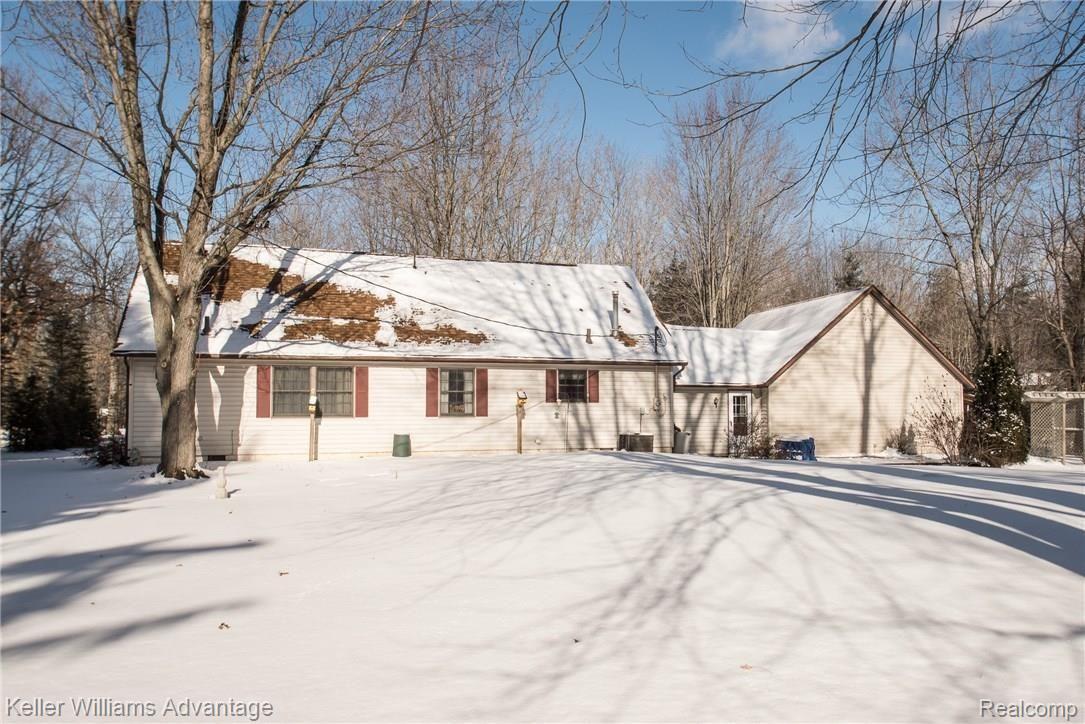 40449 Willis Road Belleville, MI 48111 - Photo 2 of 35 DSC_3605.jpg