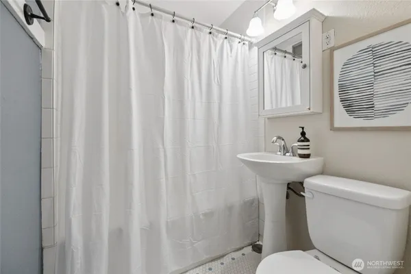 $213,000 | 905 Northeast 43rd Street, Unit 108, Seattle, WA 98105