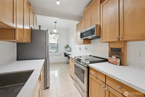 $213,000 | 905 Northeast 43rd Street, Unit 108, Seattle, WA 98105
