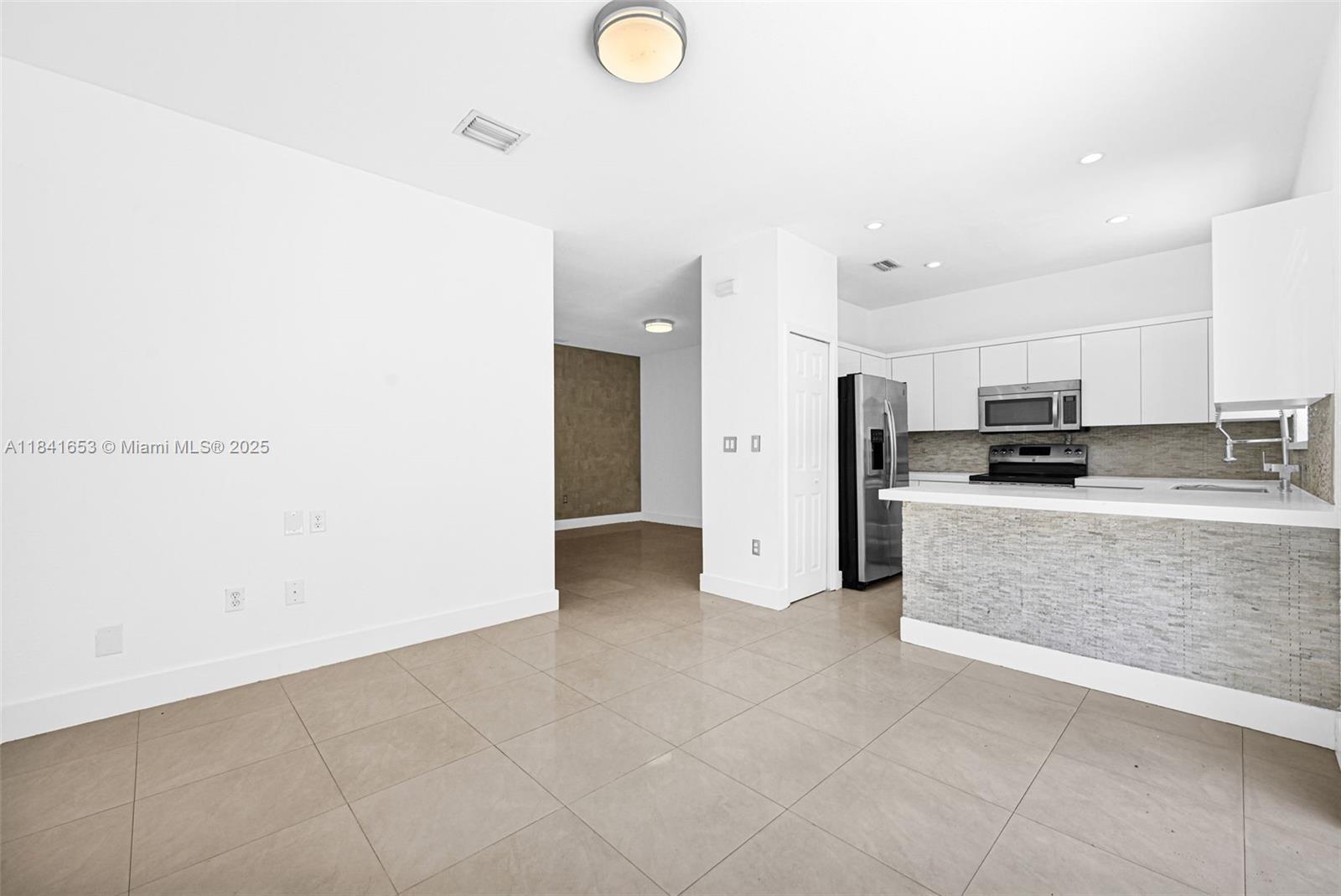 Three Lakes Miami, FL 33186 - Photo 16 of 54