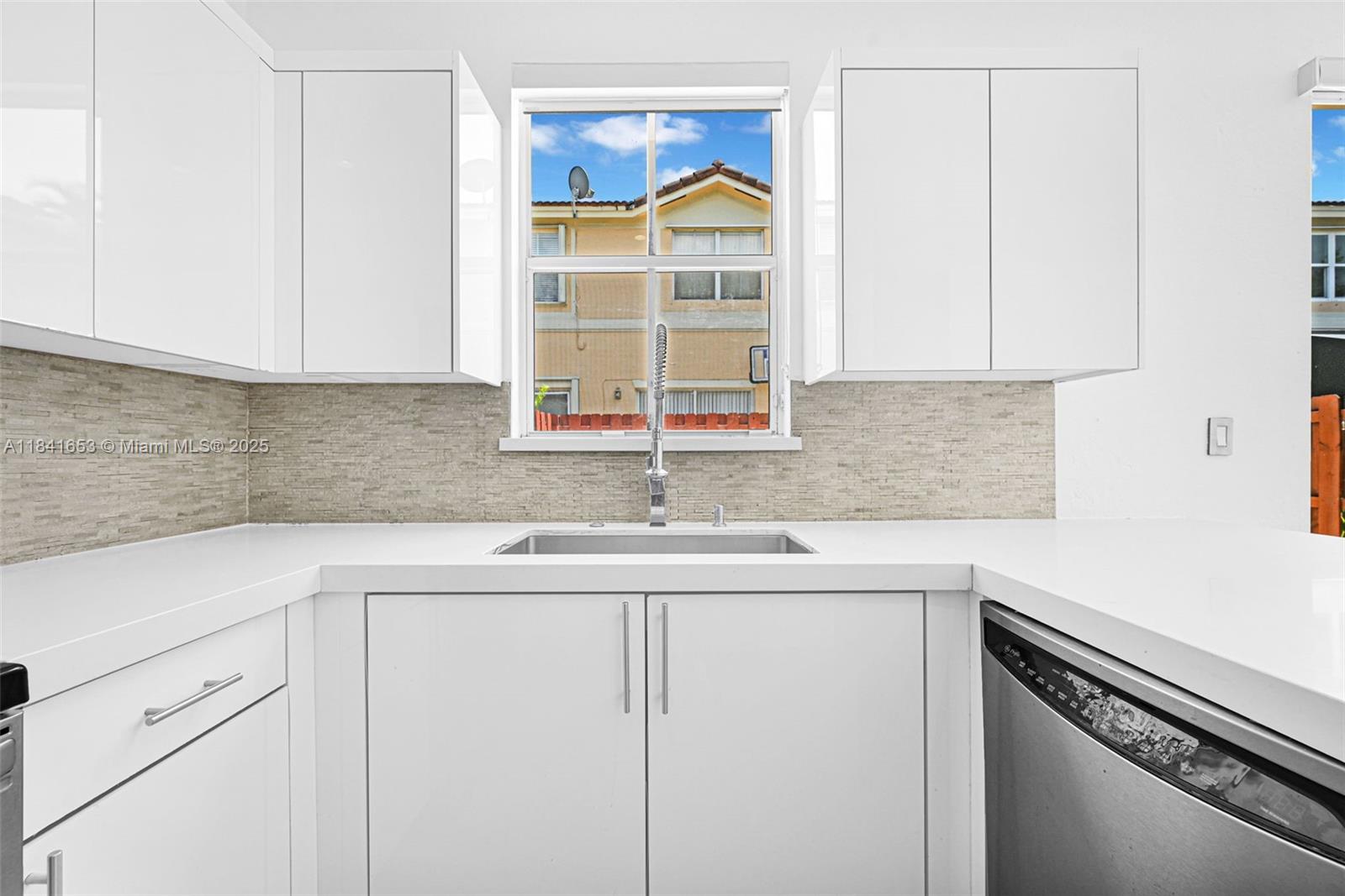 Three Lakes Miami, FL 33186 - Photo 21 of 54