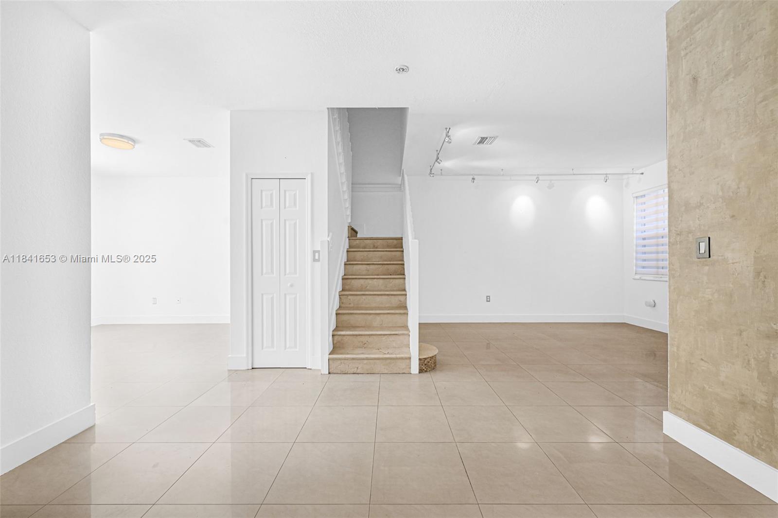 Three Lakes Miami, FL 33186 - Photo 23 of 54